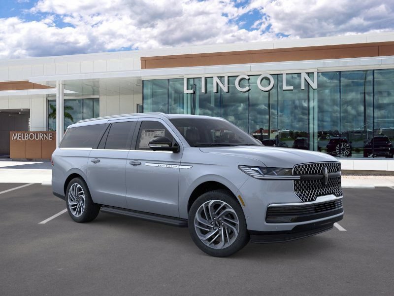 New 2026 Lincoln Navigator L Premier AWD/4WD image 7