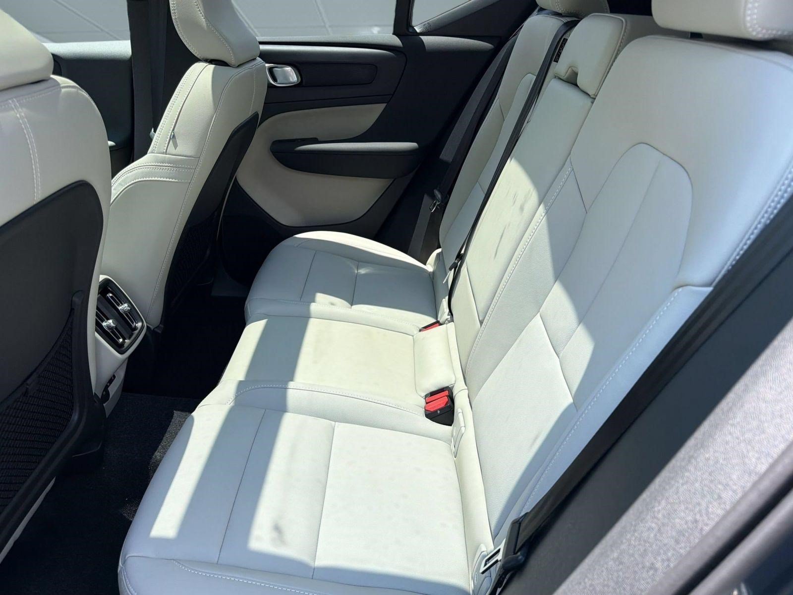 New 2026 Volvo XC40 B5 Ultra w/ Climate Package AWD/4WD image 22