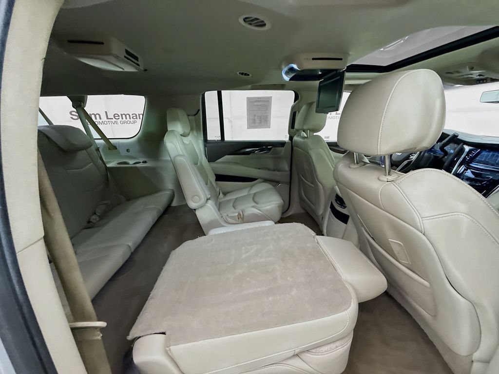 Used 2017 Cadillac Escalade ESV Luxury AWD/4WD image 31