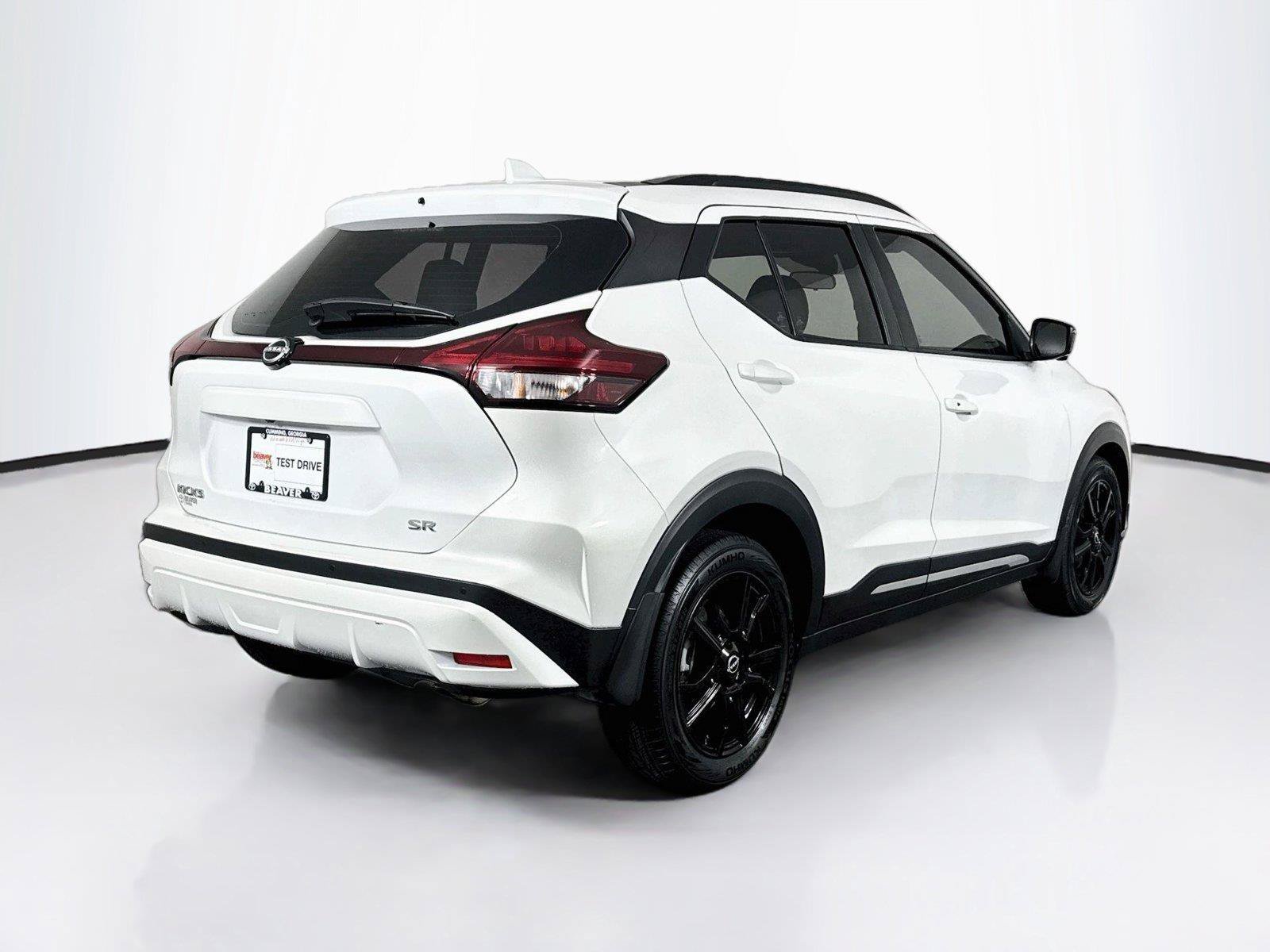Used 2023 Nissan Kicks SR w/ SR Premium Package FWD image 2