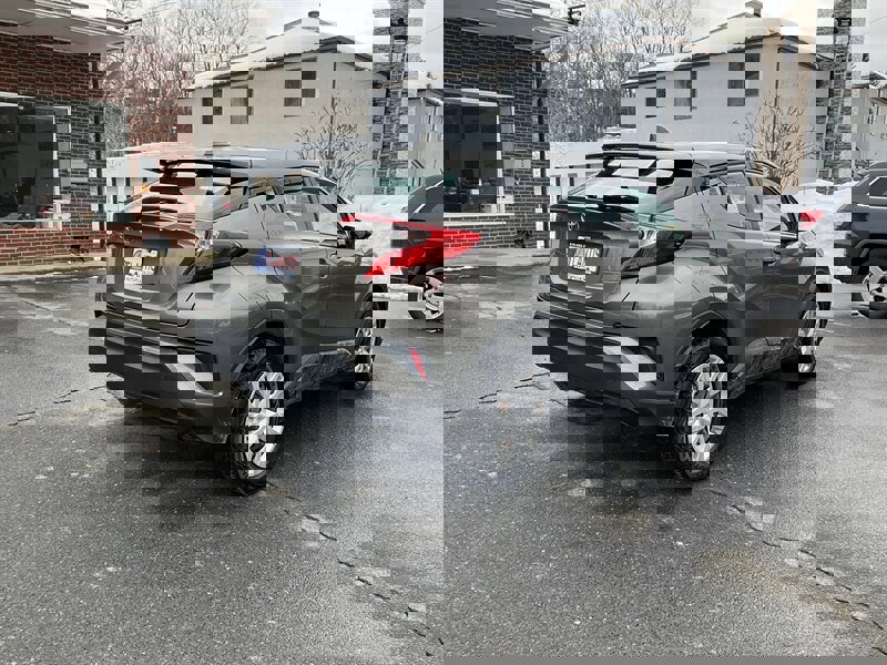 Used 2021 Toyota C-HR LE image 5