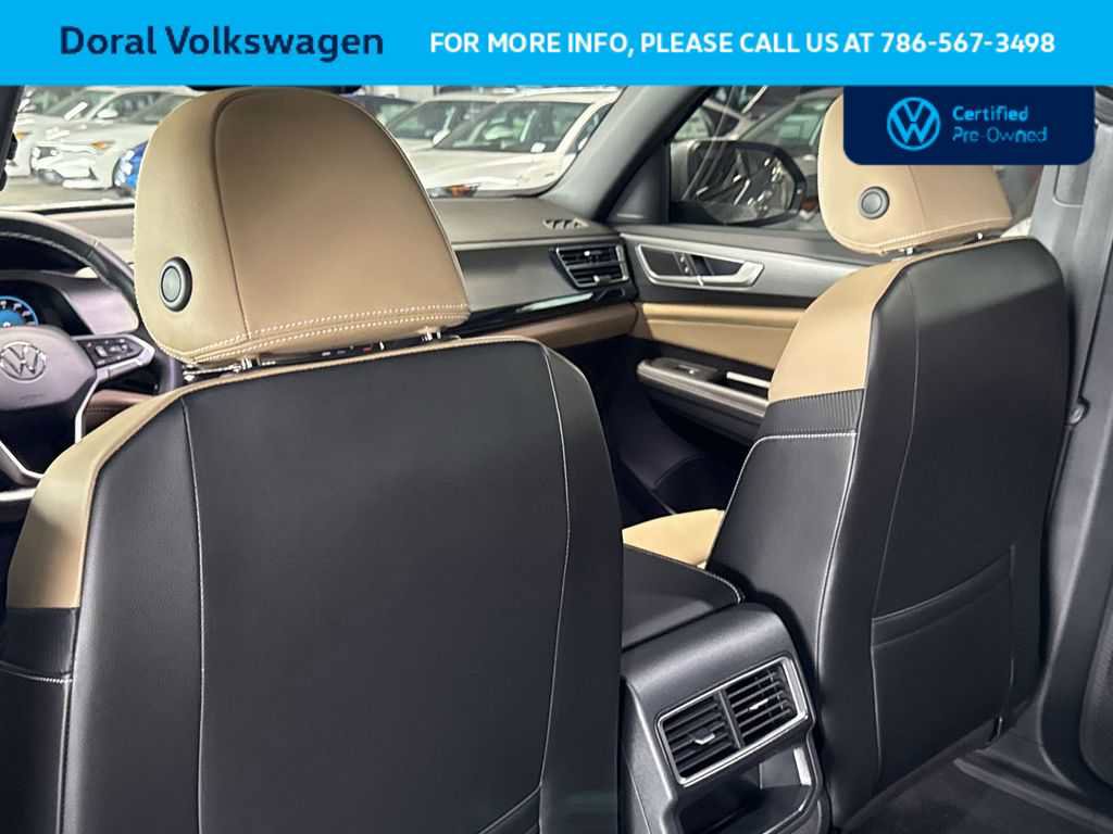 Certified 2024 Volkswagen Atlas Cross Sport SE w/ Panoramic Sunroof Package FWD image 23