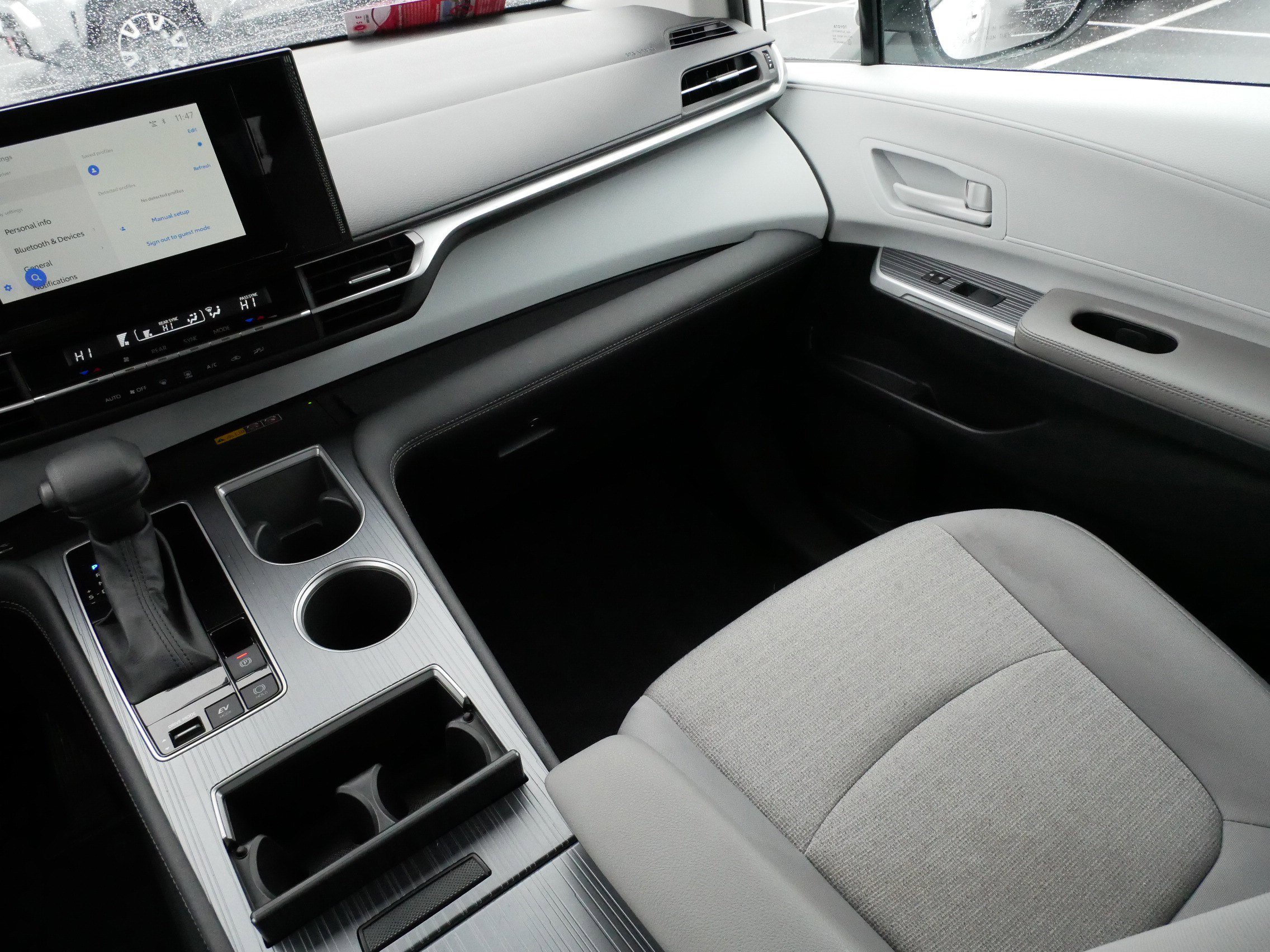 Certified 2025 Toyota Sienna LE image 11