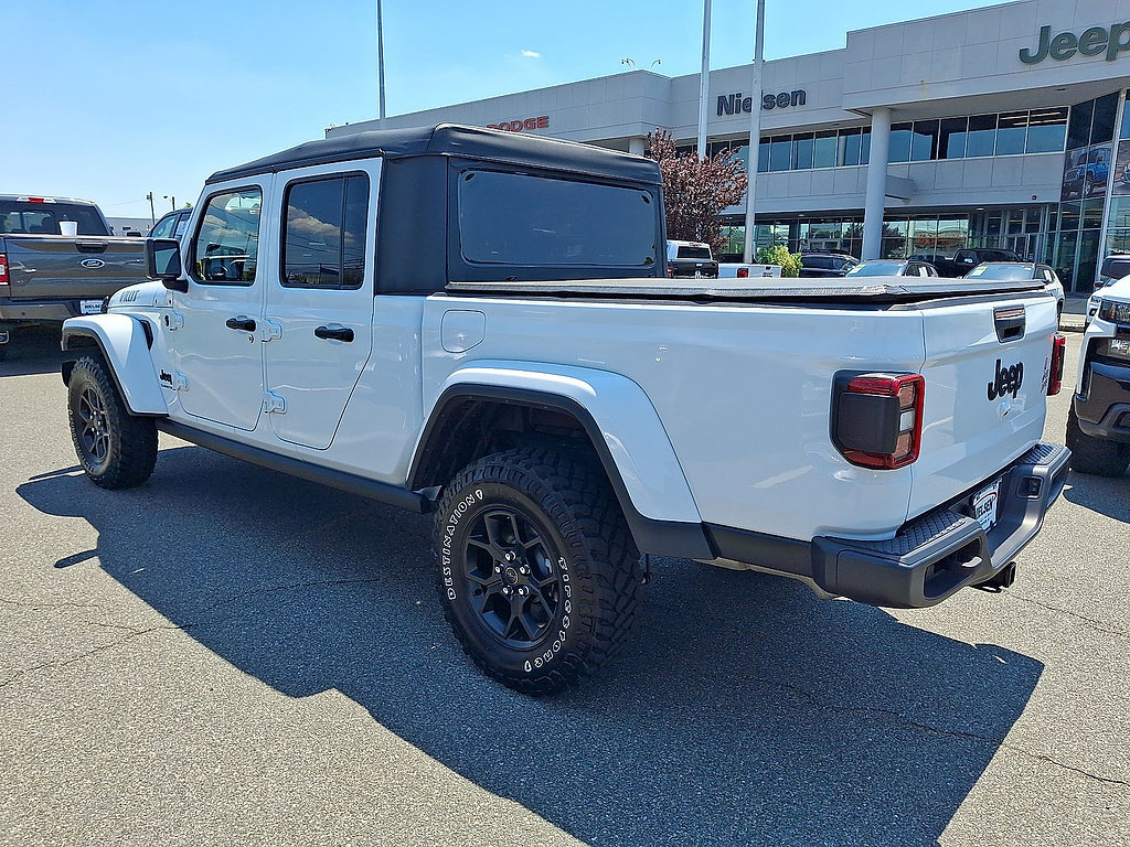 Used 2025 Jeep Gladiator Sport AWD/4WD image 6