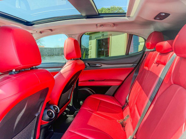 Used 2021 Alfa Romeo Stelvio Ti w/ Nero Edizione image 6