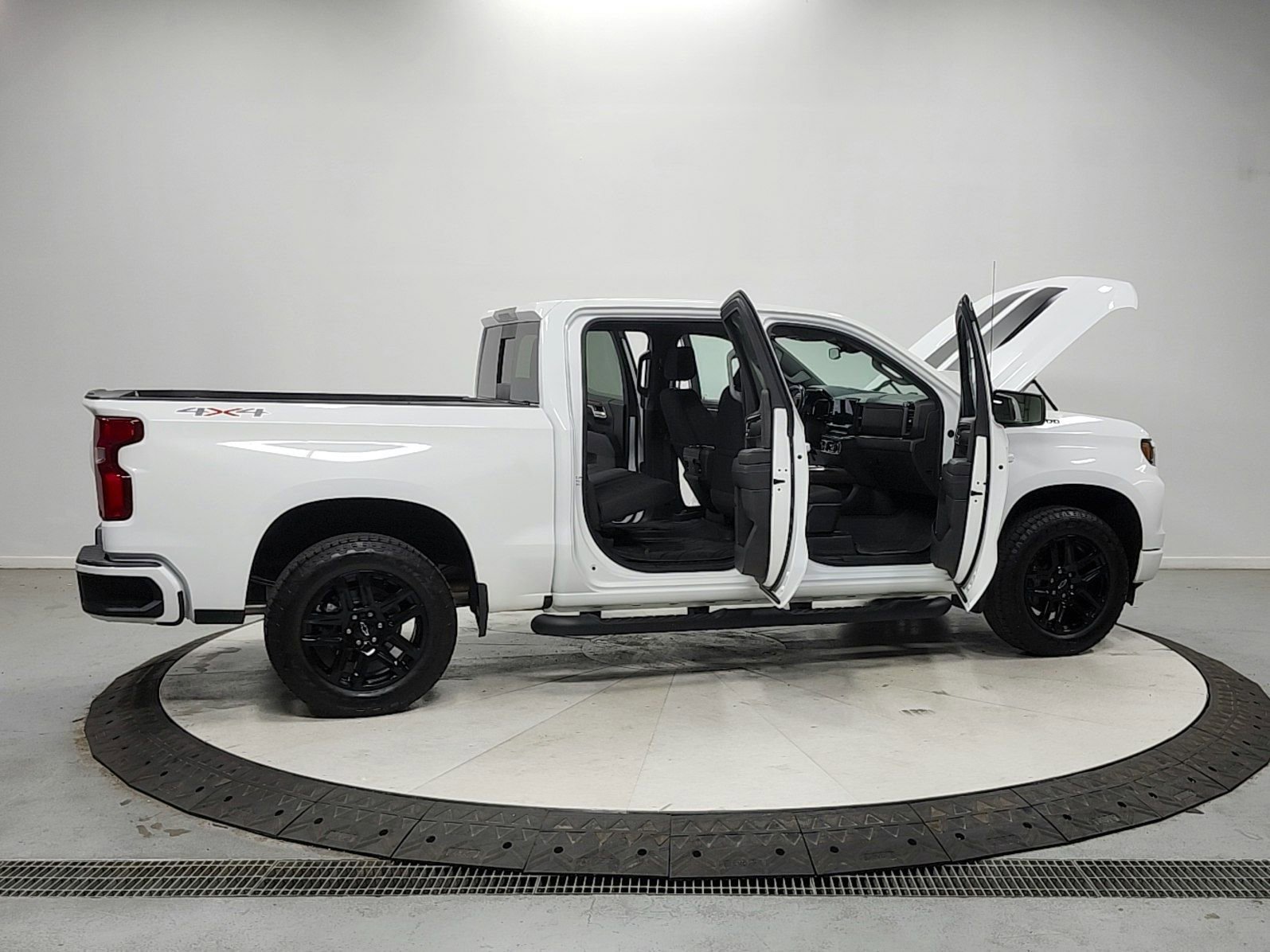 Used 2023 Chevrolet Silverado 1500 RST w/ Rally Edition AWD/4WD image 16