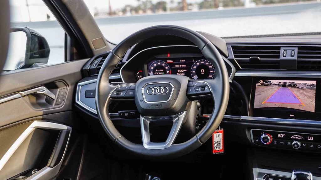 Used 2025 Audi Q3 2.0T Premium image 18