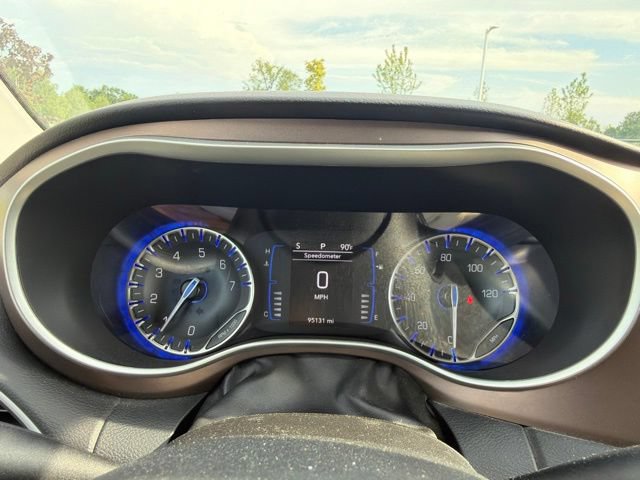 Used 2022 Chrysler Voyager LX FWD image 45