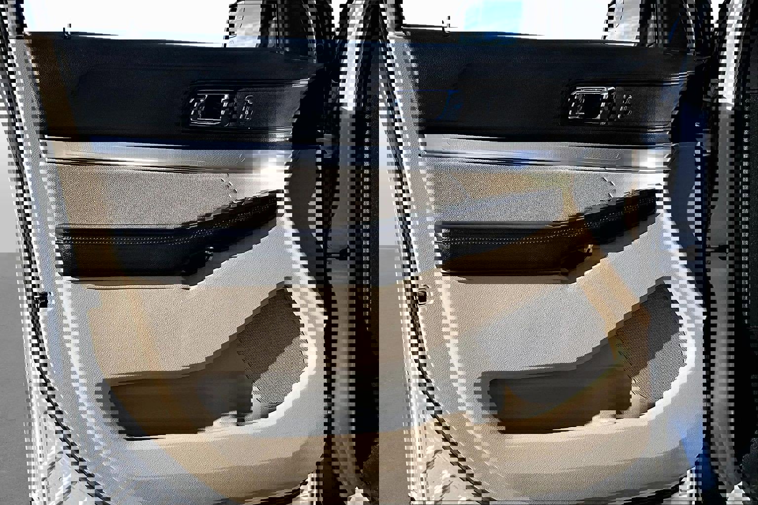 Used 2018 Ford Explorer Base image 16