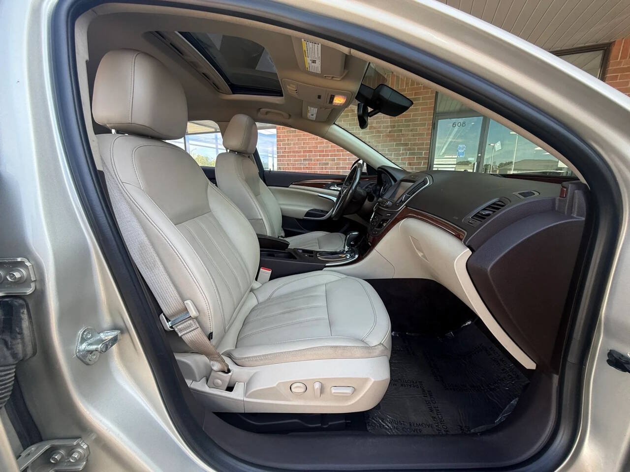 Used 2015 Buick Regal Premium w/ Driver Confidence Package #2 FWD image 22