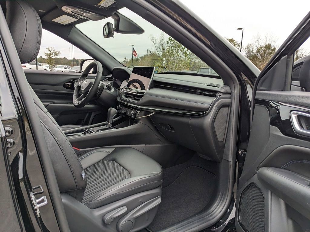 New 2026 Jeep Compass Latitude image 35