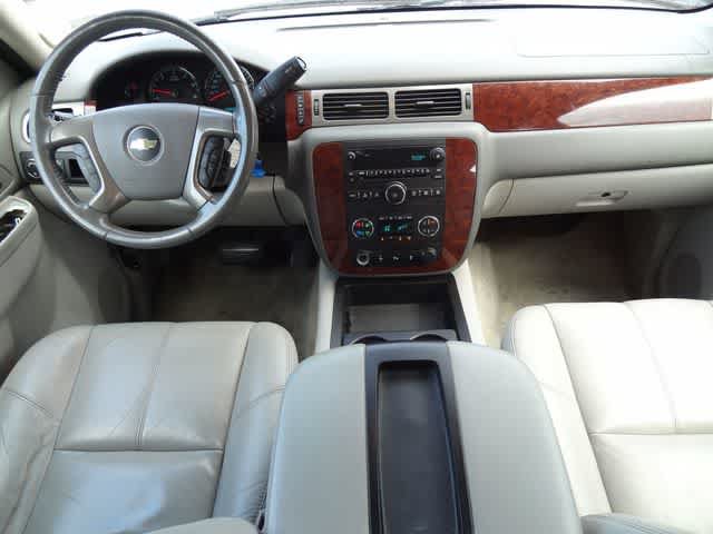 Used 2014 Chevrolet Suburban LT RWD image 14