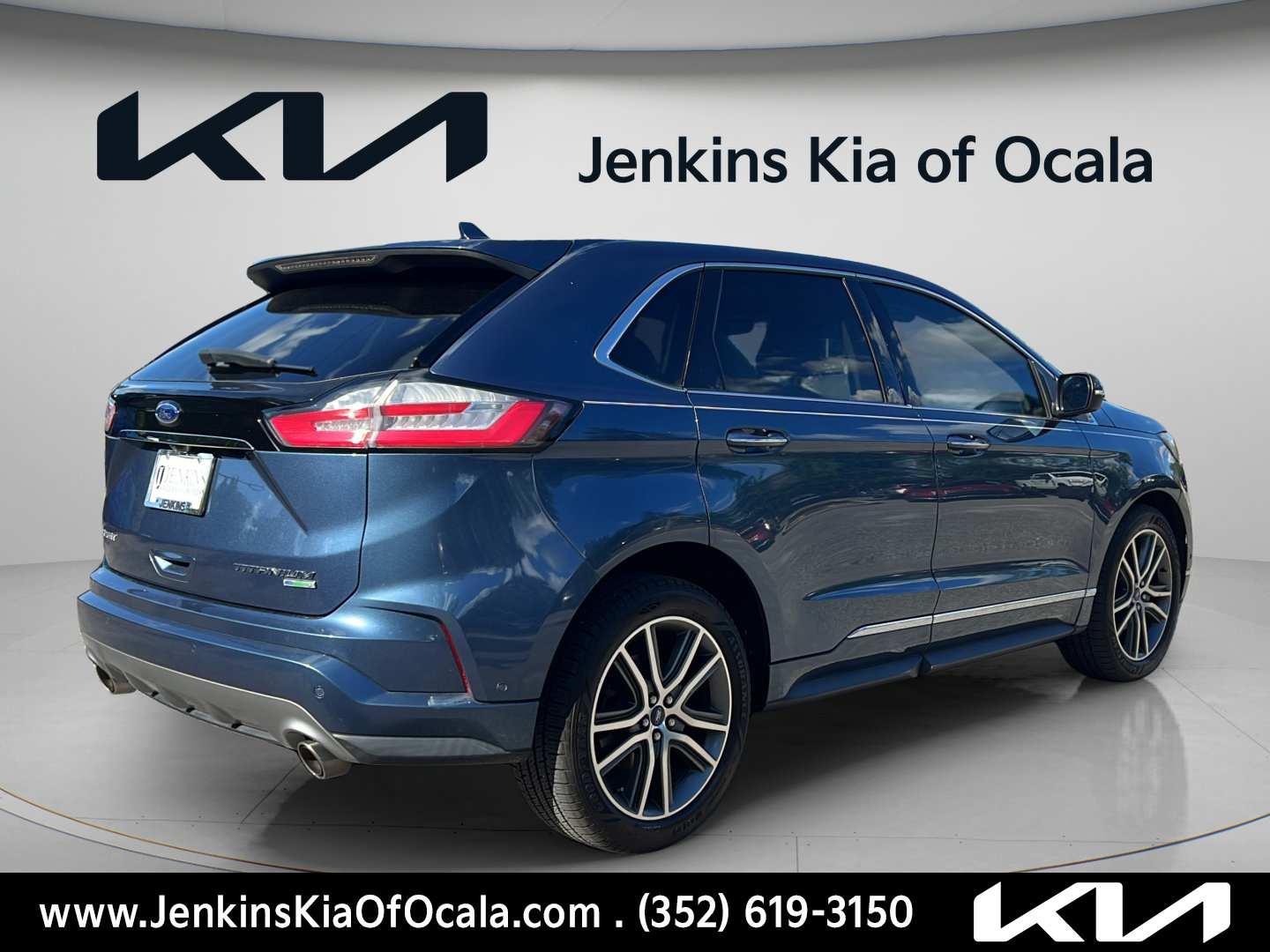 Used 2019 Ford Edge Titanium w/ Equipment Group 301A FWD image 3