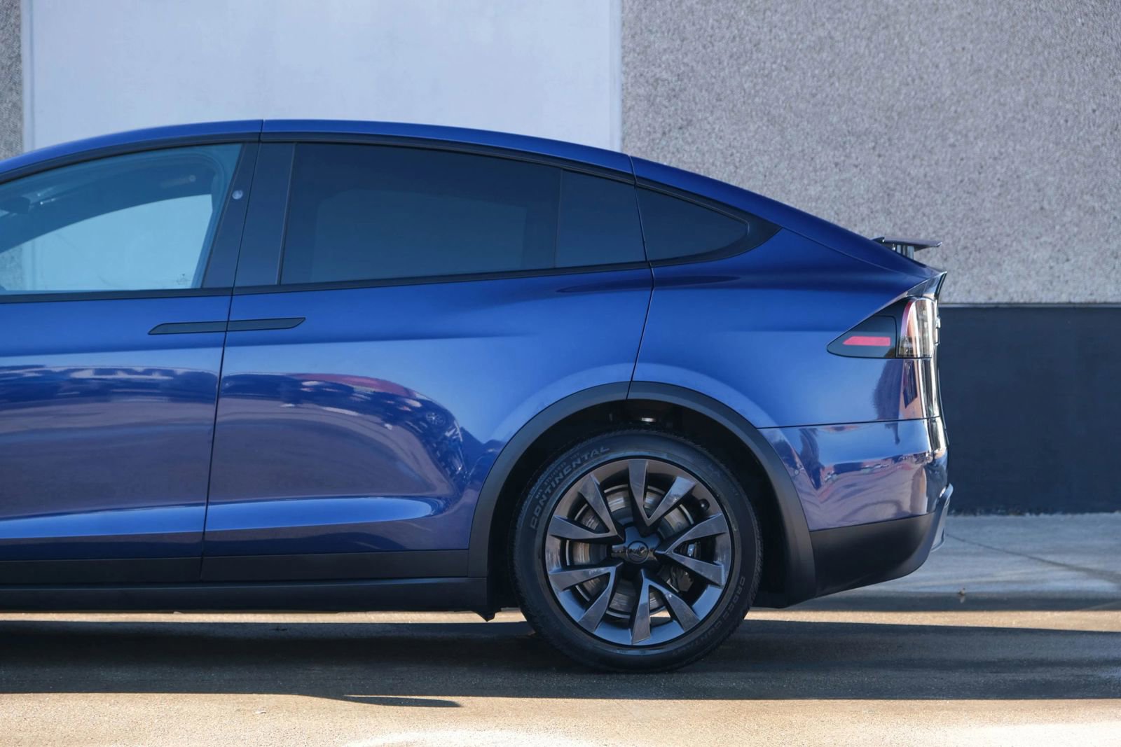 Used 2023 Tesla Model X Plaid image 8