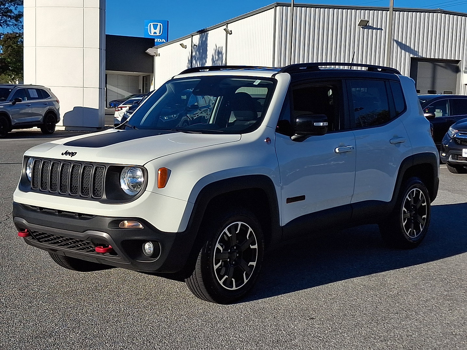 Used 2023 Jeep Renegade Trailhawk image 3