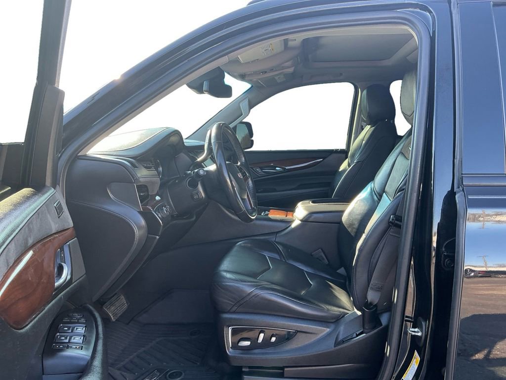 Used 2019 Cadillac Escalade Premium Luxury w/ Escalade Sport Edition image 14