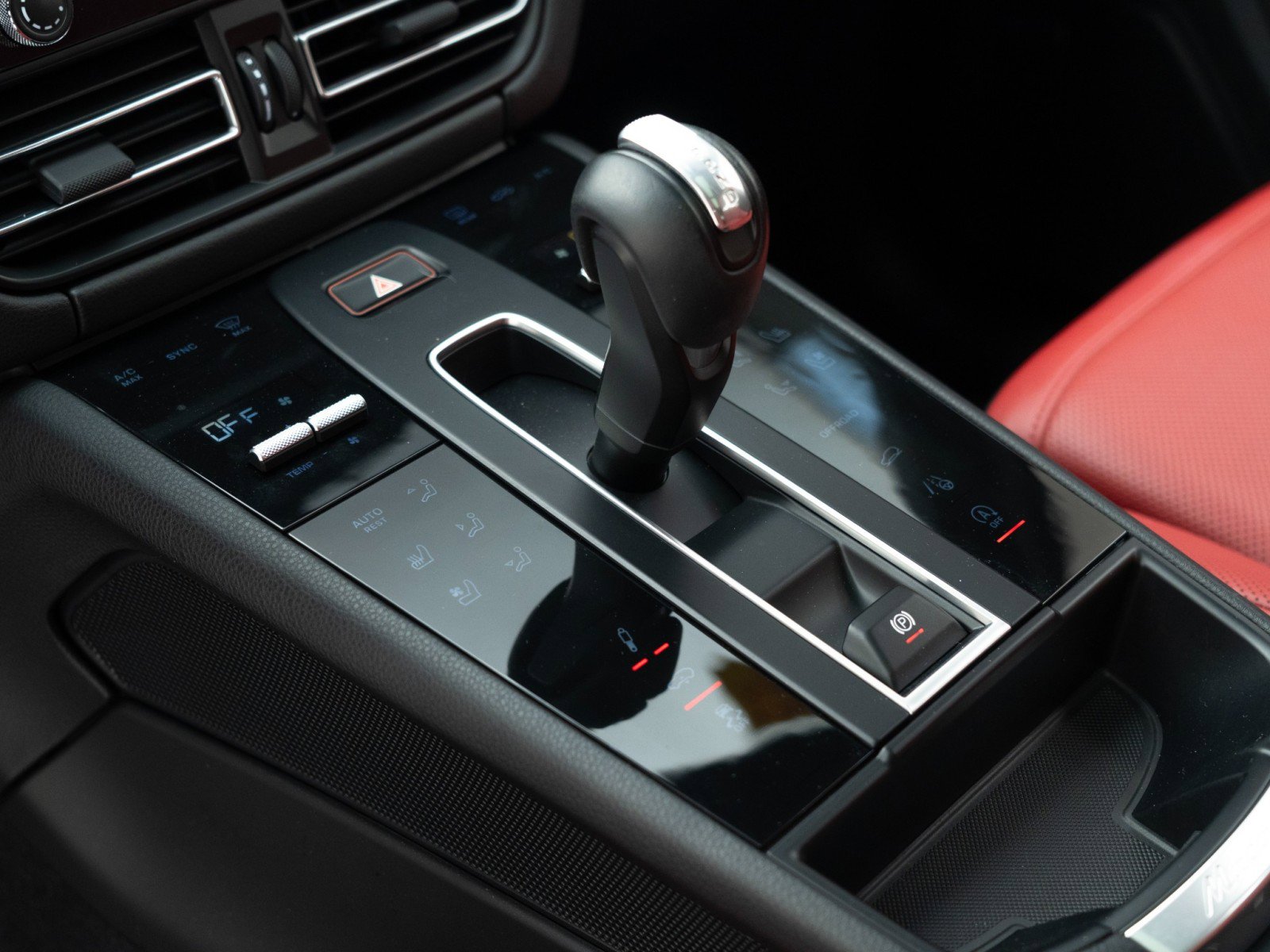 Certified 2024 Porsche Macan S image 26