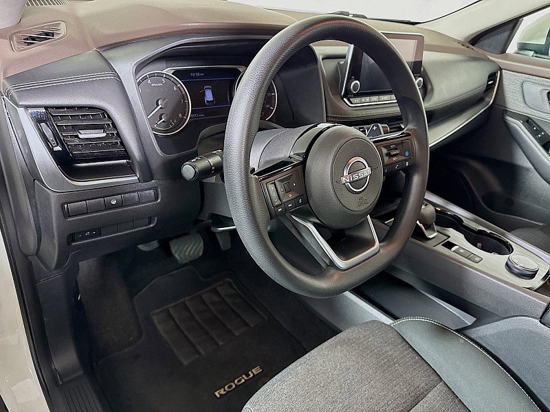 Used 2023 Nissan Rogue SV image 9