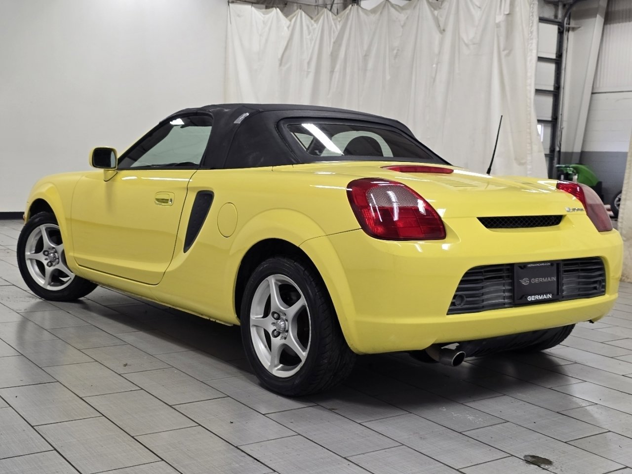 Used 2000 Toyota MR2 Base image 9