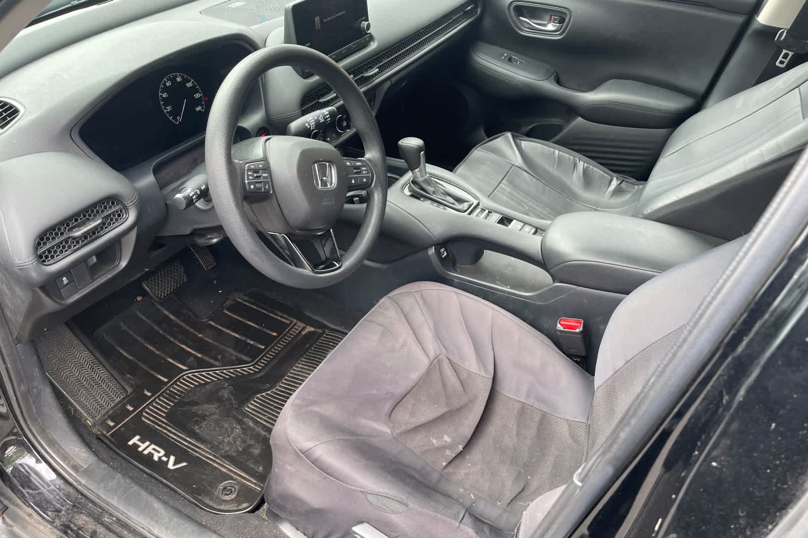 Used 2023 Honda HR-V LX image 9