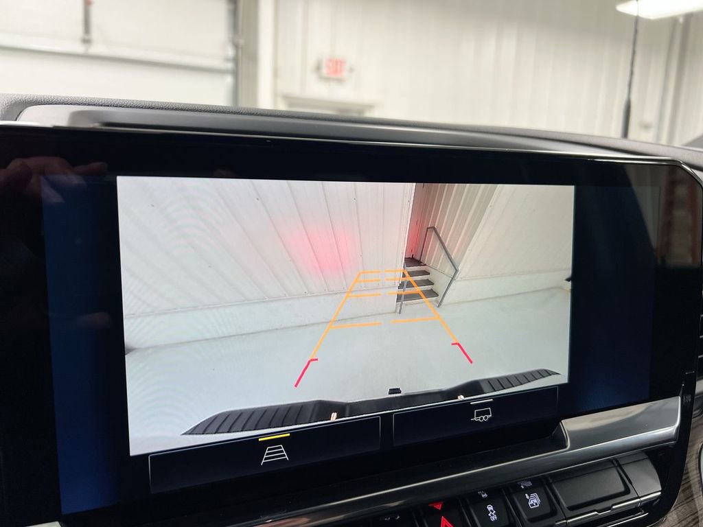 Used 2025 Chevrolet Silverado 2500 LT w/ Convenience Package image 16