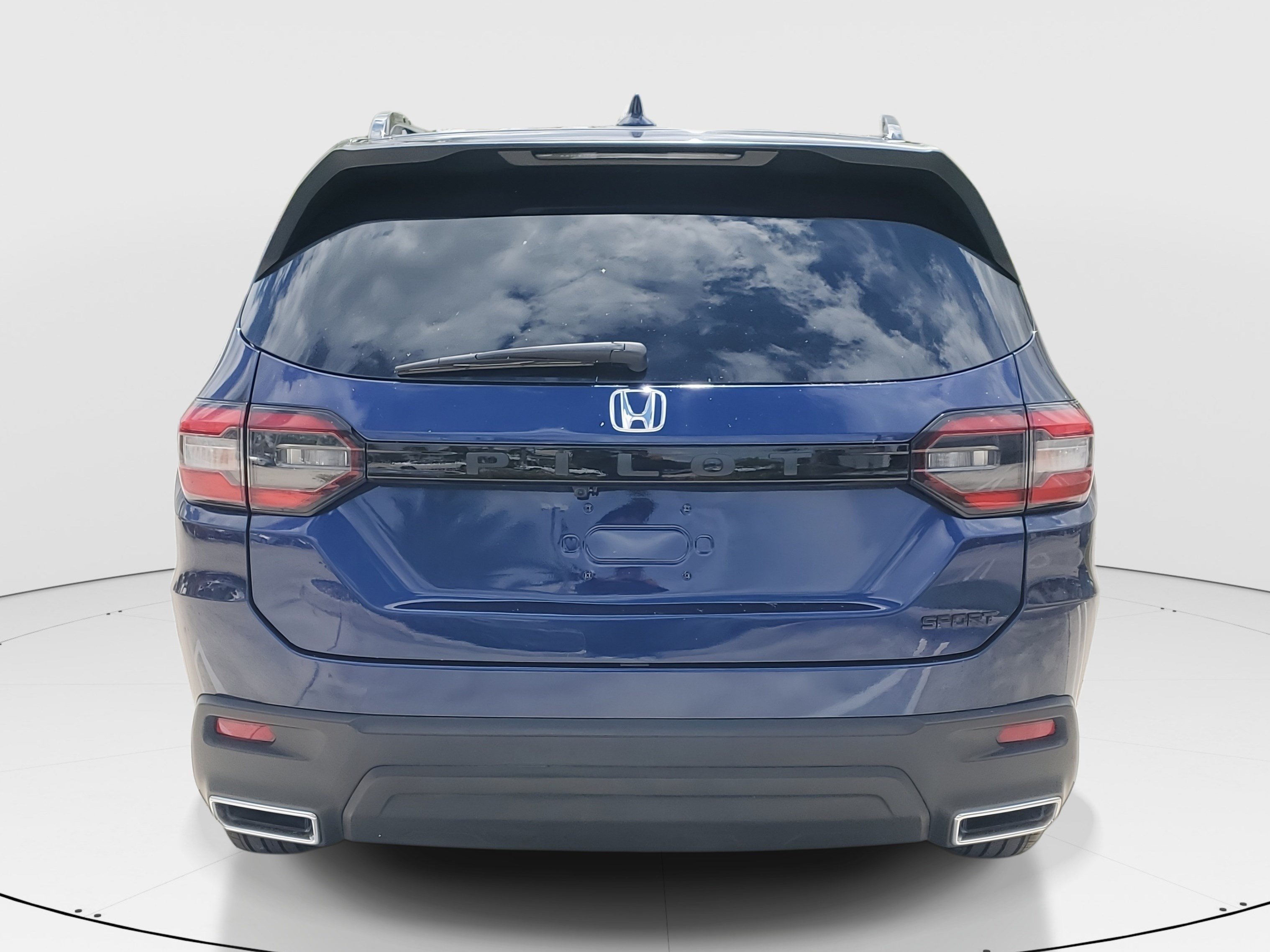 Used 2025 Honda Pilot Sport image 4