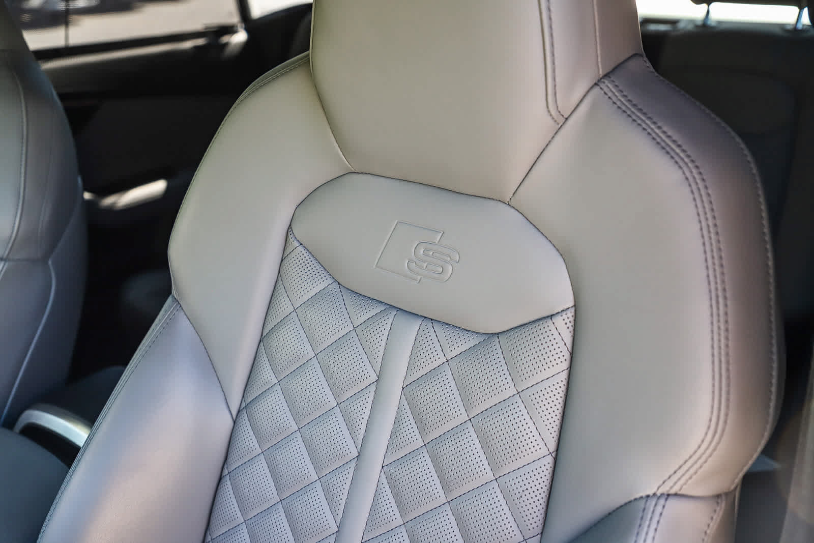 Used 2022 Audi SQ8 Prestige AWD/4WD image 28