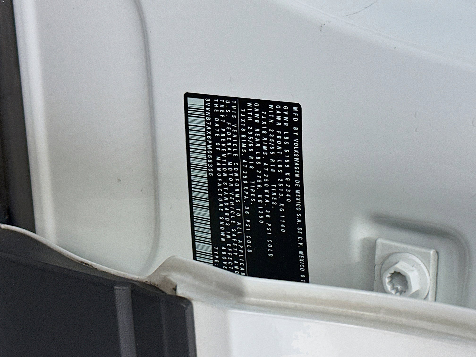 Used 2023 Volkswagen Tiguan SE w/ Panoramic Sunroof Package image 12