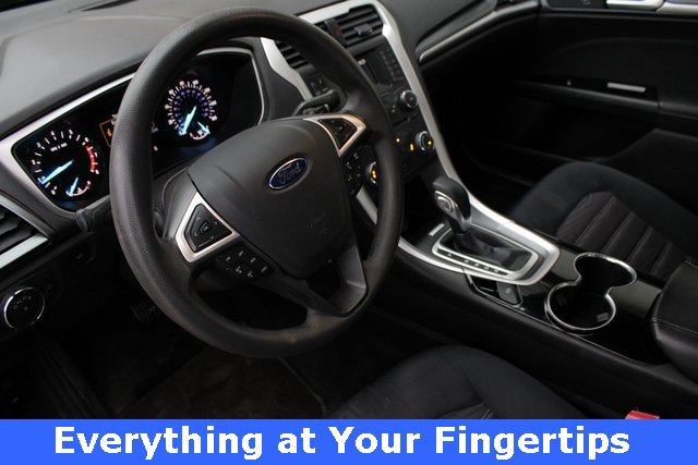 Used 2016 Ford Fusion SE image 2