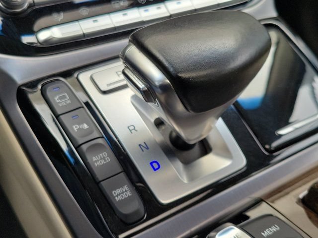 Used 2017 Genesis G90 3.3T Premium RWD image 32