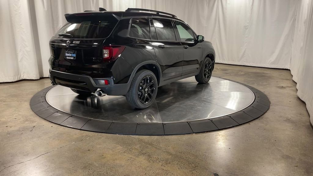 Certified 2024 Honda Passport Black Edition image 9