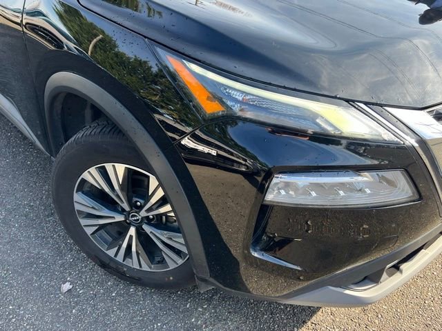 Used 2023 Nissan Rogue SV image 2