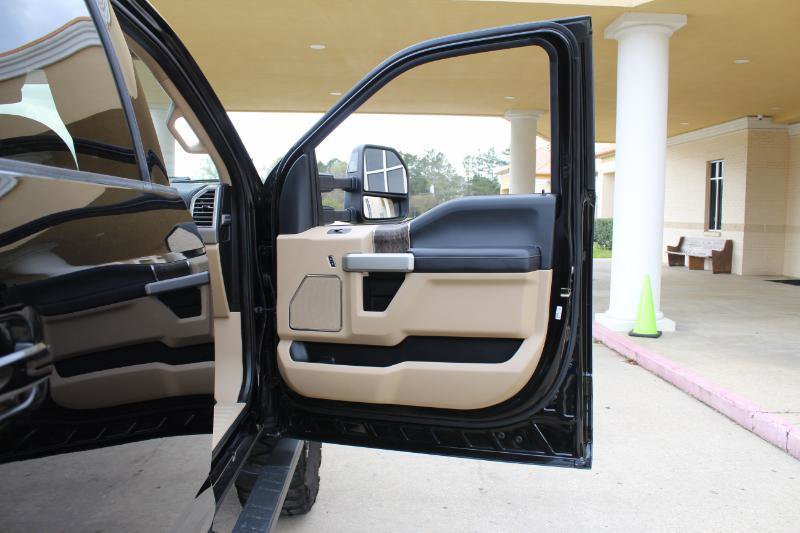 Used 2017 Ford F250 Lariat w/ FX4 Off-Road Package image 28