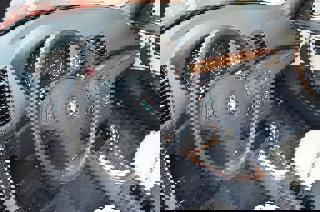 Used 2012 BMW 135i Convertible image 11