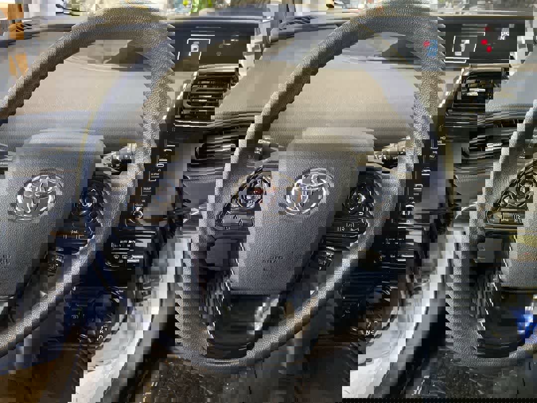 Used 2021 Toyota Prius LE image 14