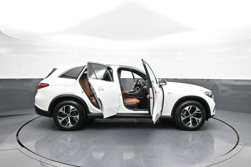 Used 2025 Mercedes-Benz GLC 350e 4MATIC image 46