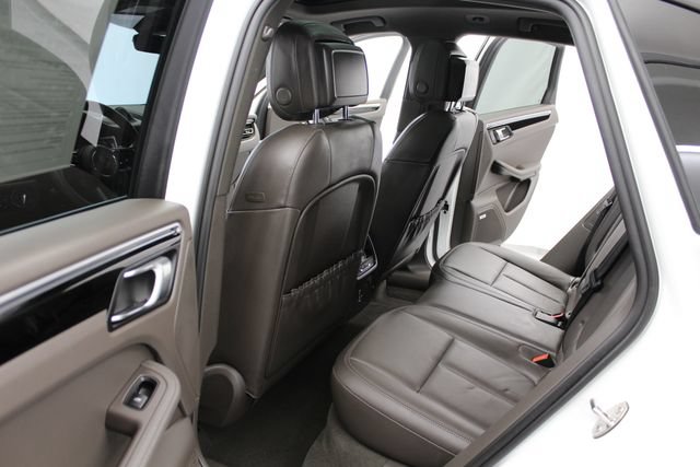 Used 2023 Porsche Macan Turbo AWD/4WD image 27