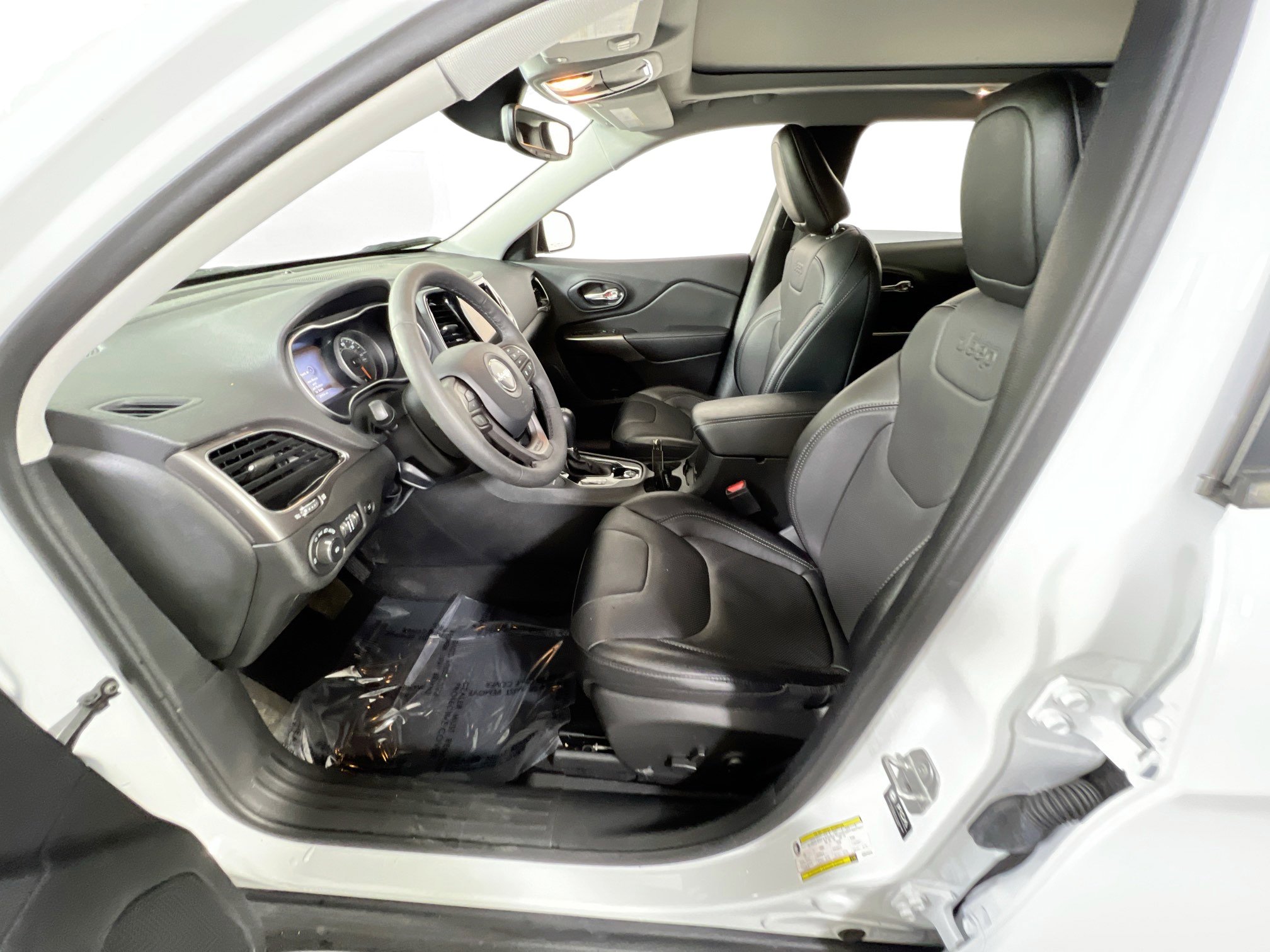 Used 2022 Jeep Cherokee Limited image 20