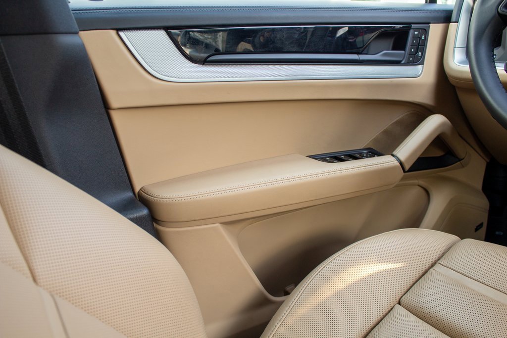 Used 2025 Porsche Cayenne w/ Premium Package Plus image 19