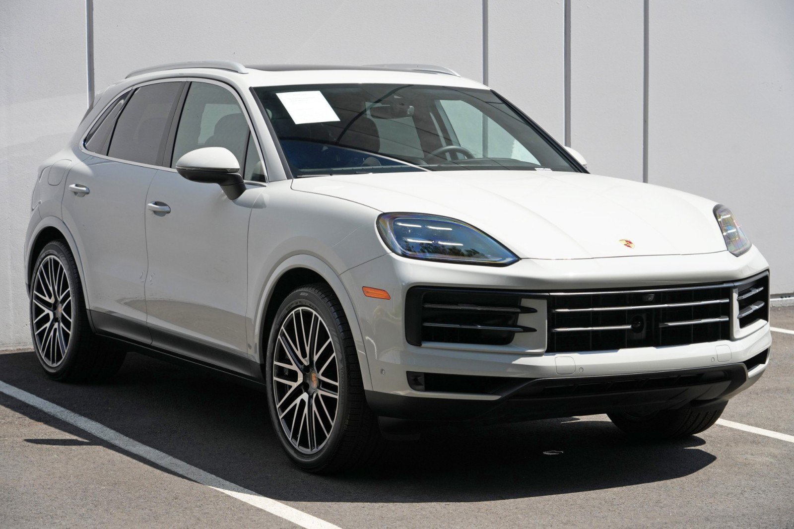 Used 2025 Porsche Cayenne w/ Premium Package Plus AWD/4WD image 56
