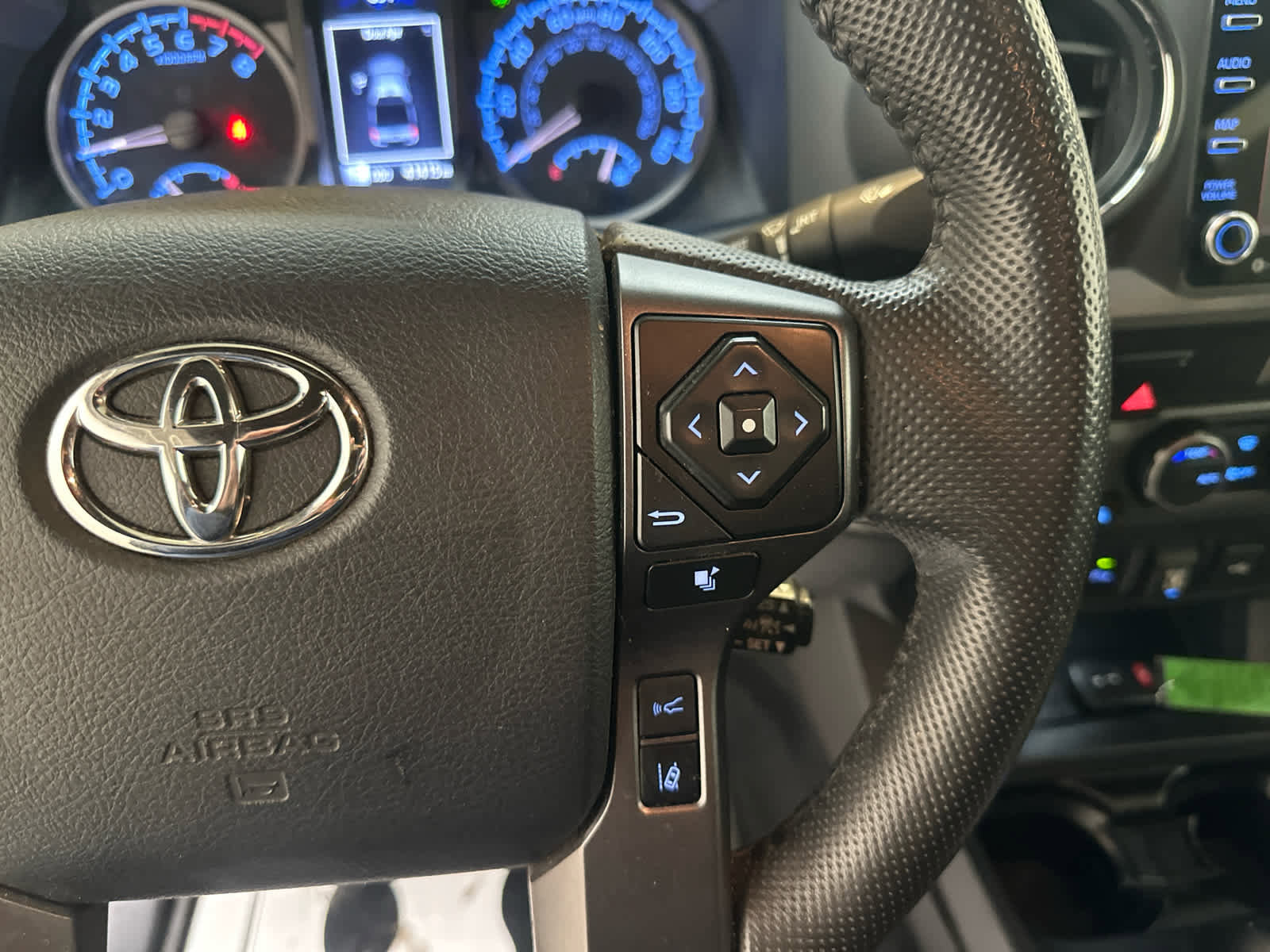 Used 2023 Toyota Tacoma TRD Off-Road w/ Technology Package AWD/4WD image 19