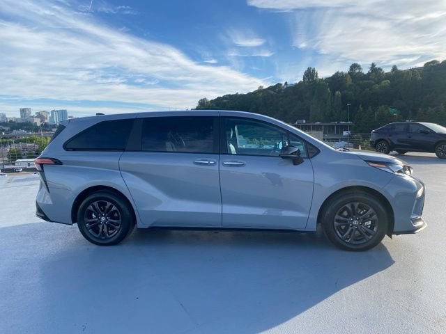 Certified 2025 Toyota Sienna XSE AWD/4WD image 3