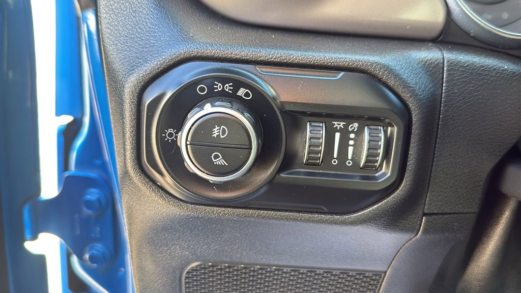 Used 2020 Jeep Gladiator Sport image 19