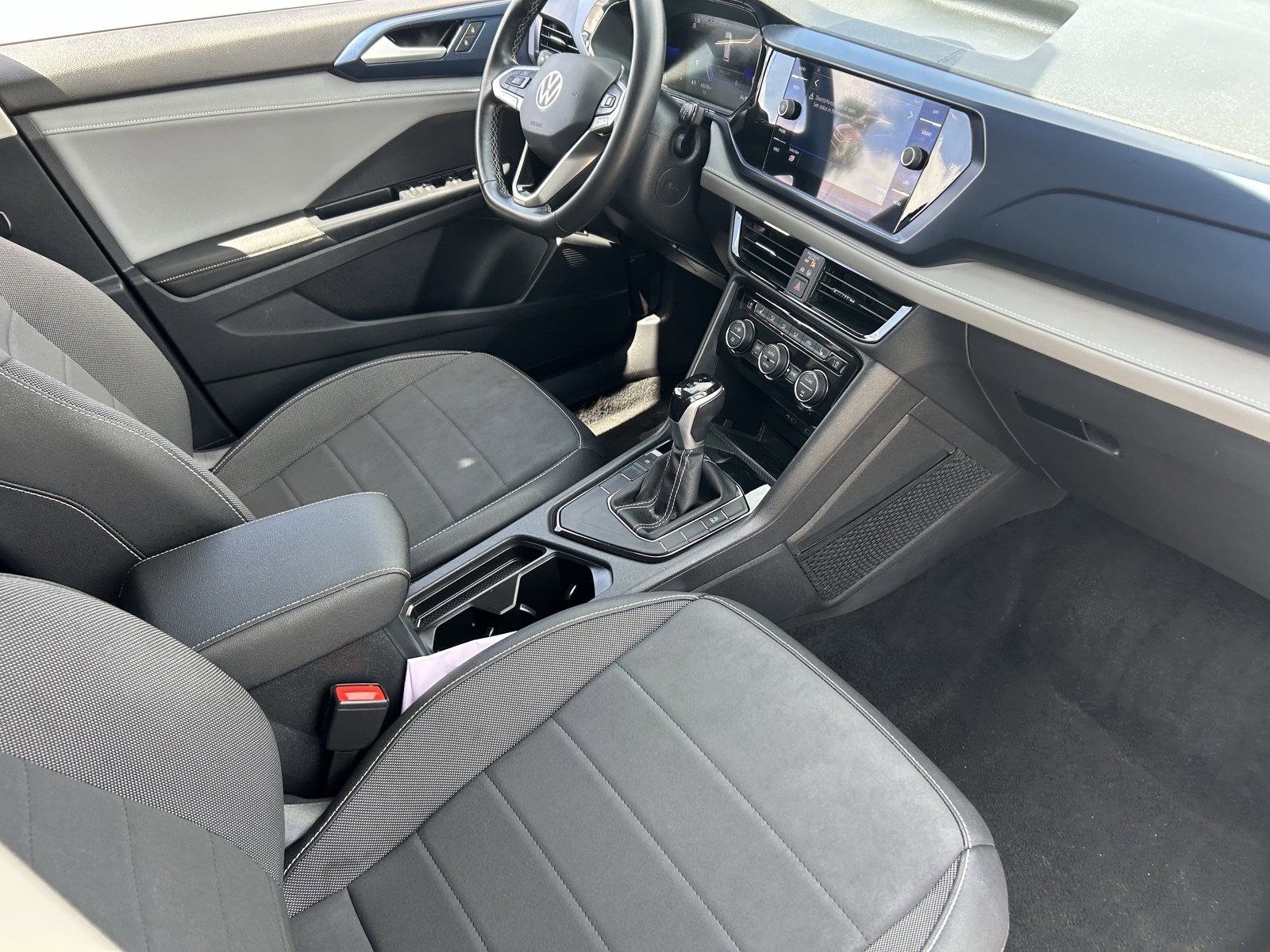 Used 2024 Volkswagen Taos SE image 13