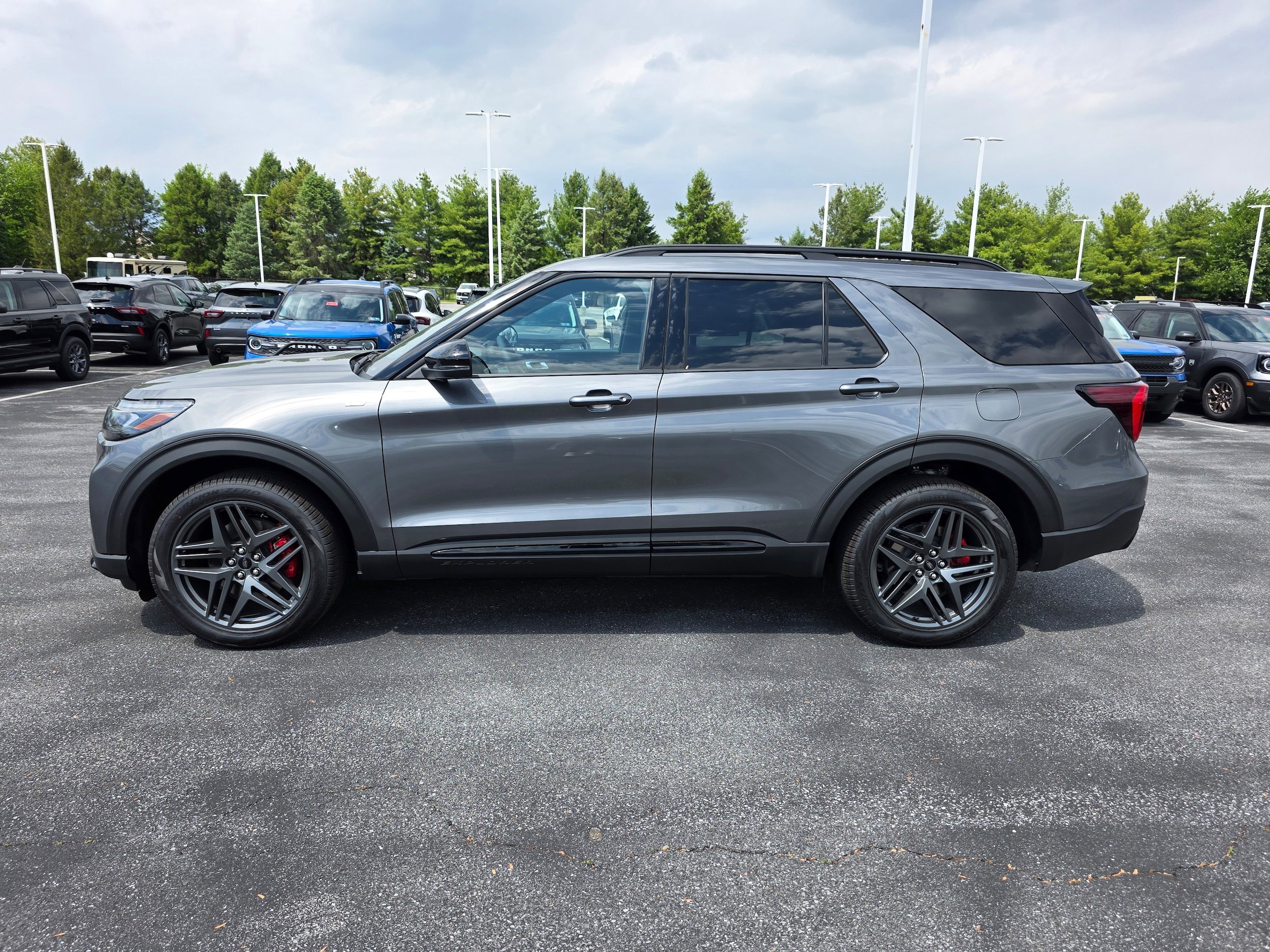 New 2026 Ford Explorer ST-Line AWD/4WD image 2