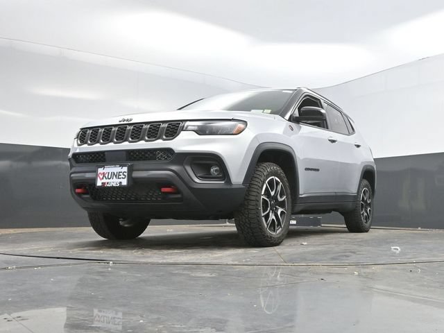 Used 2025 Jeep Compass Trailhawk AWD/4WD image 49