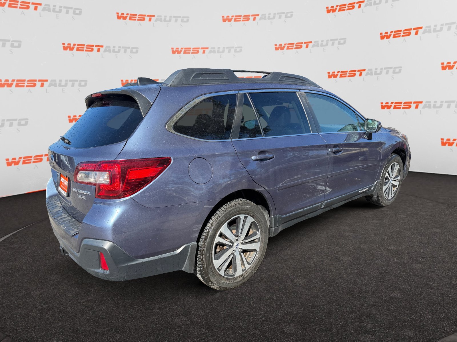 Used 2018 Subaru Outback 3.6R Limited w/ Popular Package #2 AWD/4WD image 5