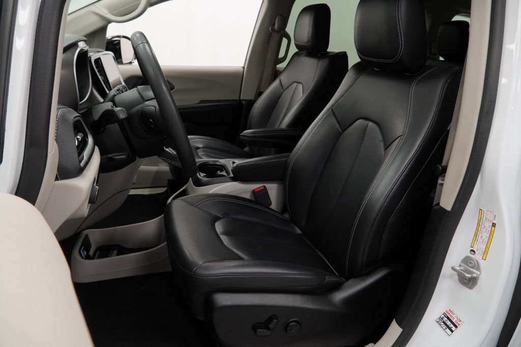 Used 2024 Chrysler Pacifica Limited FWD image 17