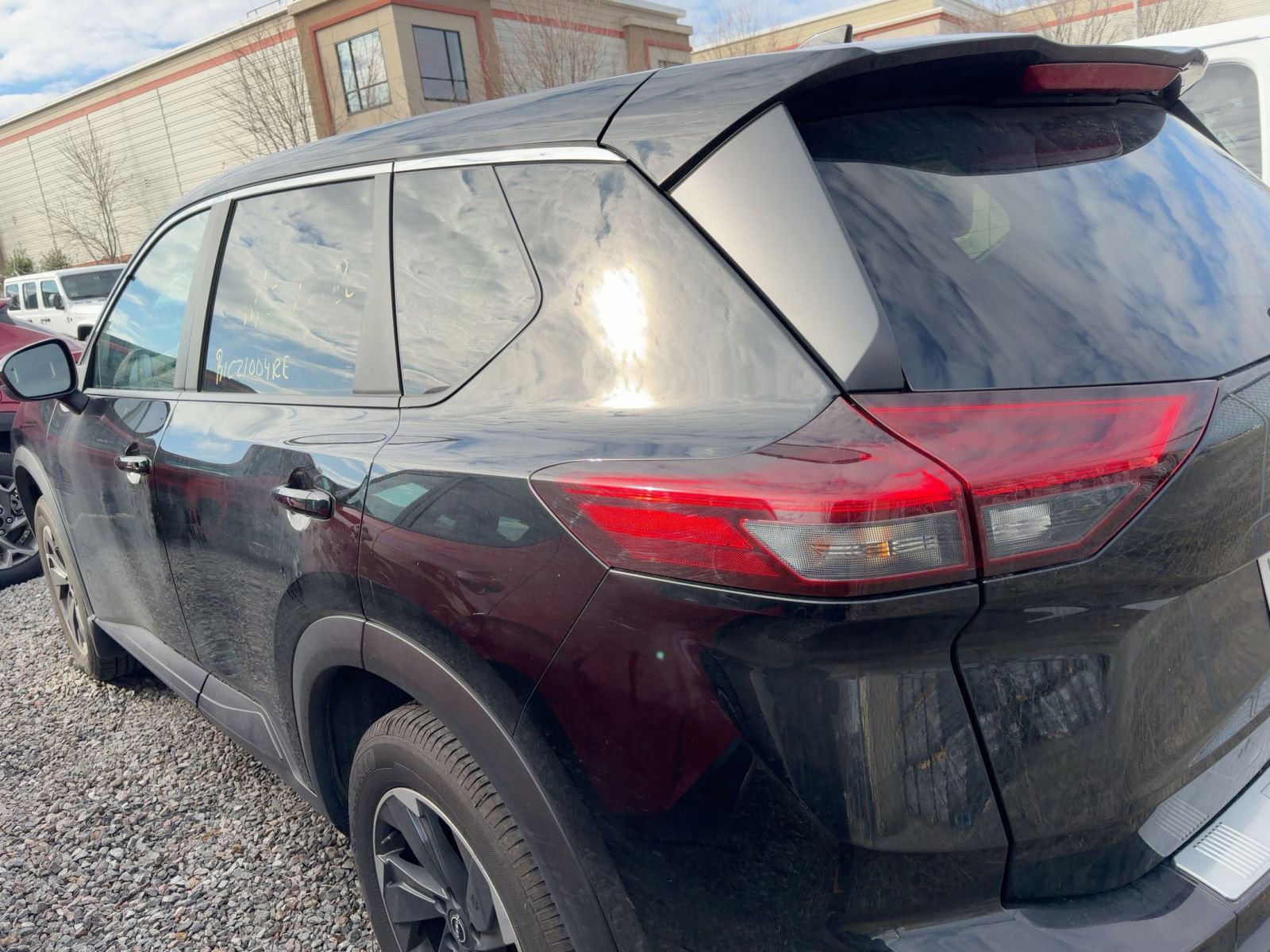 Used 2024 Nissan Rogue SV image 5