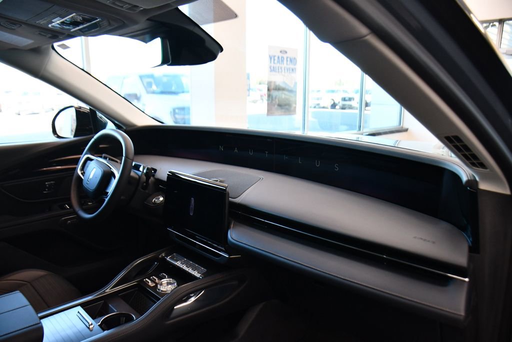 Used 2026 Lincoln Nautilus Reserve AWD/4WD image 15